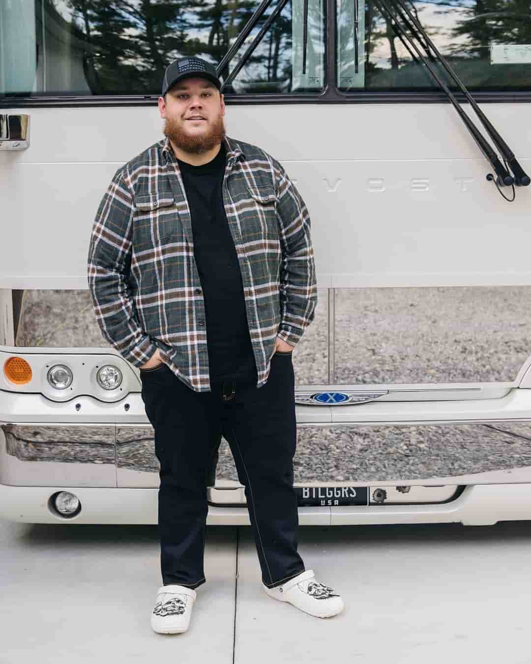 Luke Combs - Biography, Profile, Facts, and Career