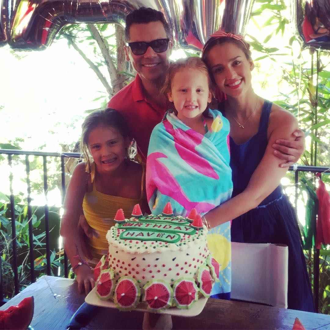Let's See 10 Lovely Pic Of Jessica Alba's Family