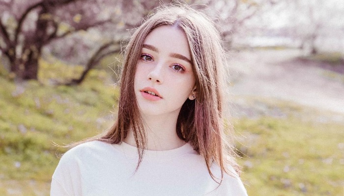 Dasha Taran - Wiki, Bio, Profile, Facts, Age, Boyfriend, Net Worth