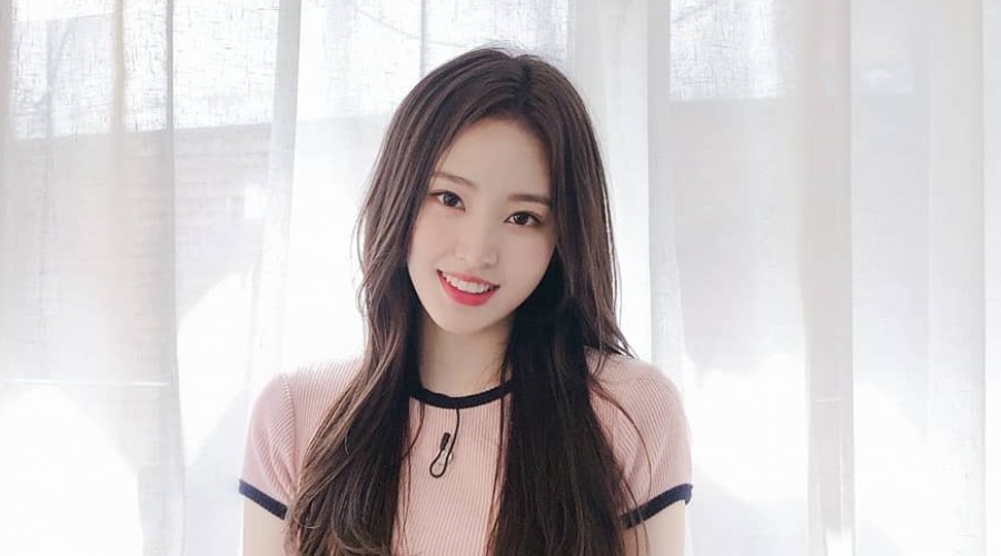 Zoa (Weeekly) - Bio, Profile, Facts, Age, Boyfriend, Ideal Type