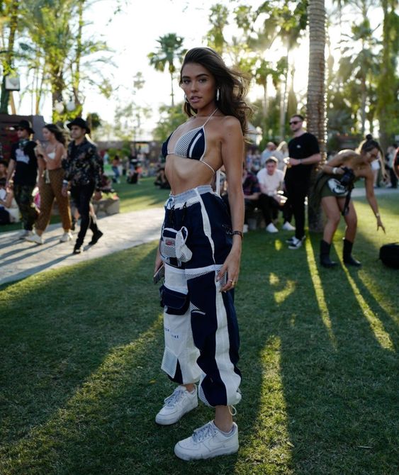 10 Attention-Grabbing Festival Outfits from Celebrities