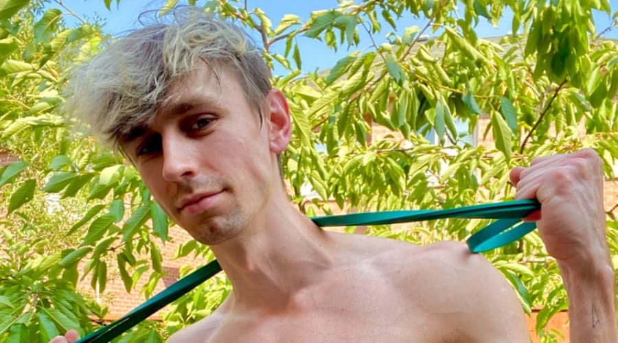 antonxmi (totallyanton) - Biography, Profile, Facts and Career