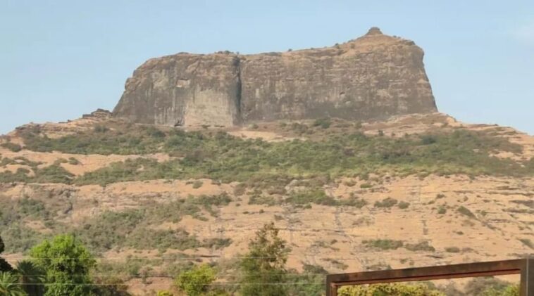 Harihar, a Historical Fort atop the Hill - Gluwee